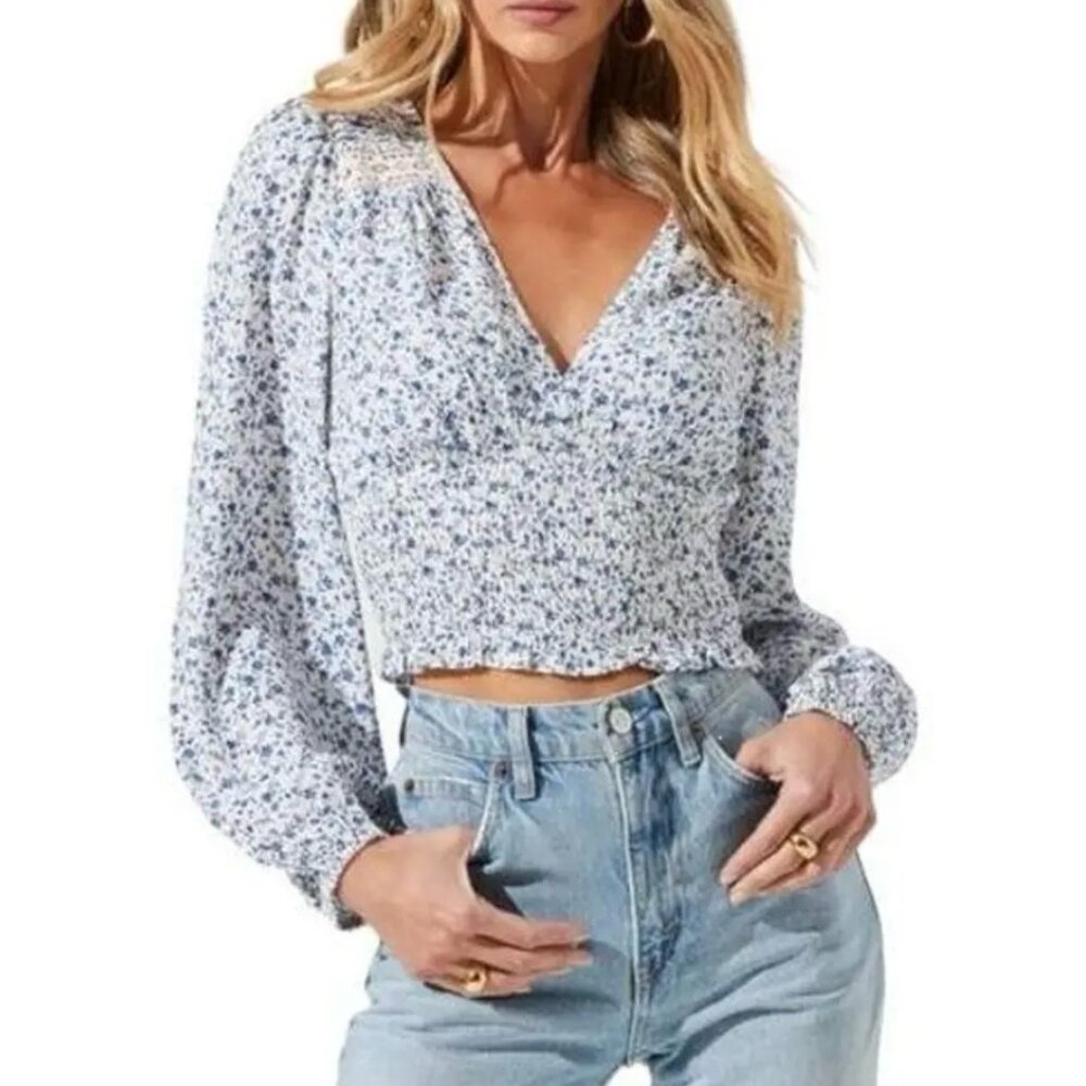 ASTR the Label White Blue Floral Smocked Long Sleeve Blouse